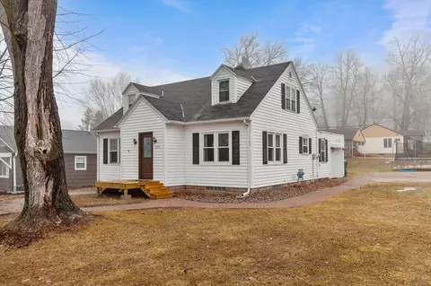 330 Grove St, Manawa, WI 54949