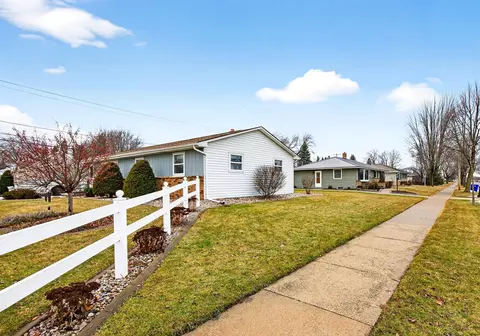 Exterior - 1428 E Pershing St, Appleton, WI 54911 photo 5 of 11