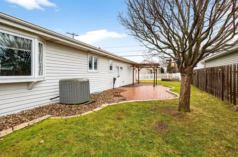 Exterior - 1428 E Pershing St, Appleton, WI 54911 photo 7 of 11