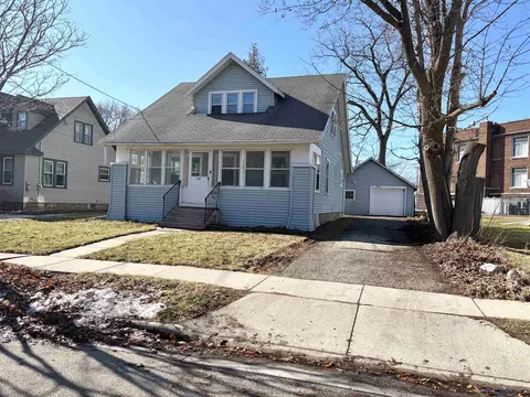327 Oak St, Menasha, WI 54952