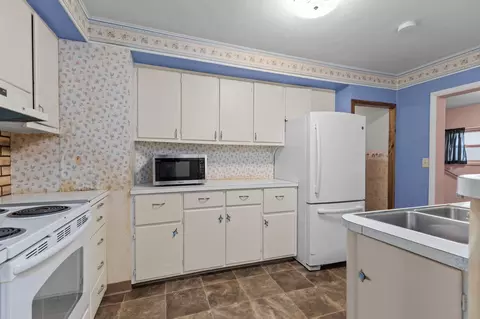 Kitchen - 425 S Main St, Iola, WI 54945 photo 5 of 5