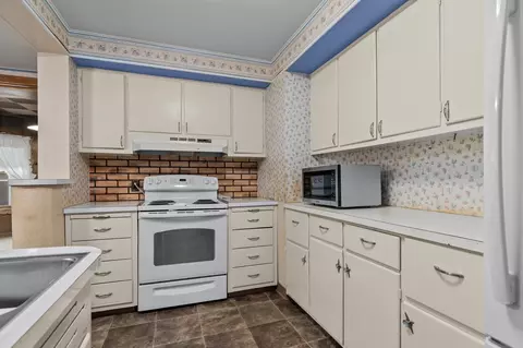 Kitchen - 425 S Main St, Iola, WI 54945 photo 2 of 5