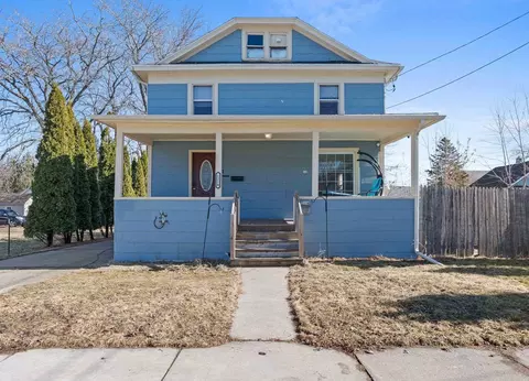 1214 Grand St, Oshkosh, WI 54901