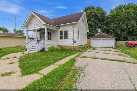 250 W Caroline St, Markesan, WI 53946