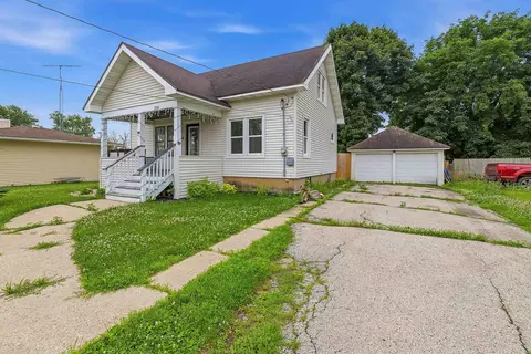 250 W Caroline St, Markesan, WI 53946