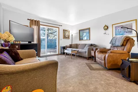 Living - 71 Spencer Village Ct, Appleton, WI 54914 photo 3 of 3