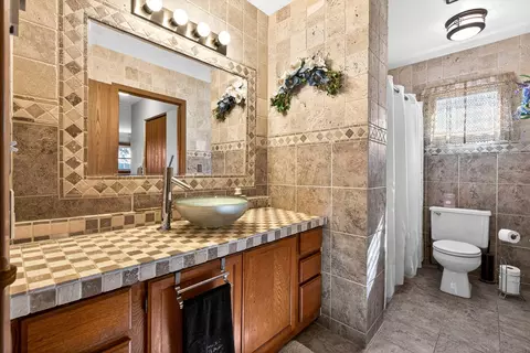 Bath - 71 Spencer Village Ct, Appleton, WI 54914 photo 2 of 3