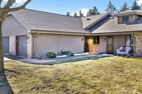 71 Spencer Village Ct, Appleton, WI 54914