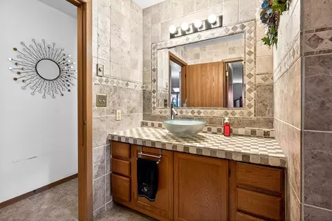 Bath - 71 Spencer Village Ct, Appleton, WI 54914 photo 1 of 3