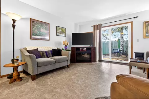 Living - 71 Spencer Village Ct, Appleton, WI 54914 photo 2 of 3