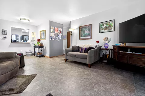 Living - 71 Spencer Village Ct, Appleton, WI 54914 photo 1 of 3