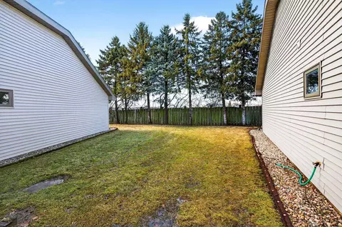 Exterior - 71 Spencer Village Ct, Appleton, WI 54914 photo 4 of 6