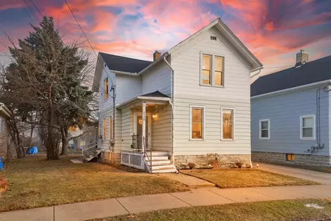 118 W 12th Ave, Oshkosh, WI 54902