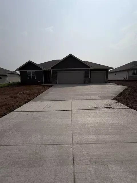 1624 Frontier Rd, Luxemburg, WI 54217