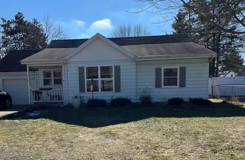 514 Clarke St, Waupaca, WI 54981