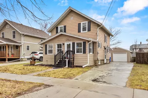 Exterior - 726 W Summer St, Appleton, WI 54914 photo 2 of 14
