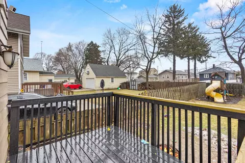 Exterior - 726 W Summer St, Appleton, WI 54914 photo 9 of 14