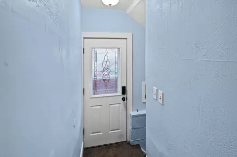 Entry Way - 726 W Summer St, Appleton, WI 54914 photo 6 of 6
