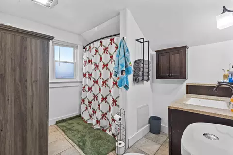 Bath - 726 W Summer St, Appleton, WI 54914 photo 1 of 3