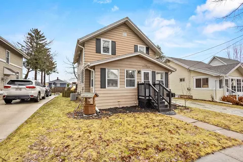 Exterior - 726 W Summer St, Appleton, WI 54914 photo 4 of 14