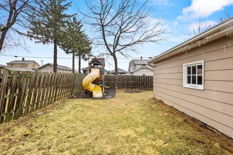 Exterior - 726 W Summer St, Appleton, WI 54914 photo 12 of 14