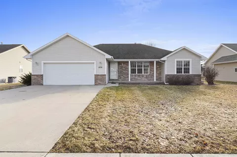 2135 W Melcorn Cir, De Pere, WI 54115