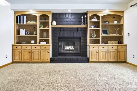 Living - n371 Fieldside Lane, Appleton, WI 54915 photo 5 of 7