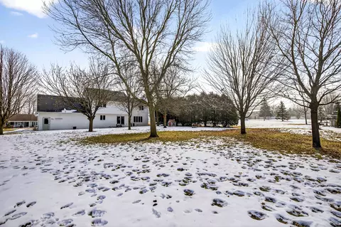 Exterior - n371 Fieldside Lane, Appleton, WI 54915 photo 7 of 10