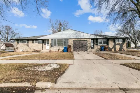 980 8th St, Menasha, WI 54952