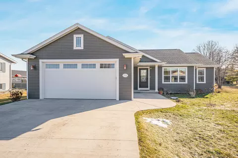 730 E Scott St, Omro, WI 54963