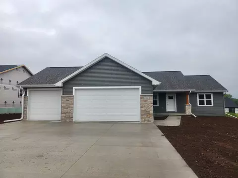 8300 Xavier Dr, Neenah, WI 54952
