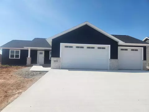 8300 Xavier Dr, Neenah, WI 54952