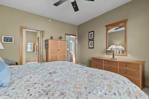 Bedroom - 924 E Pondview Ct, Appleton, WI 54913 photo 2 of 6