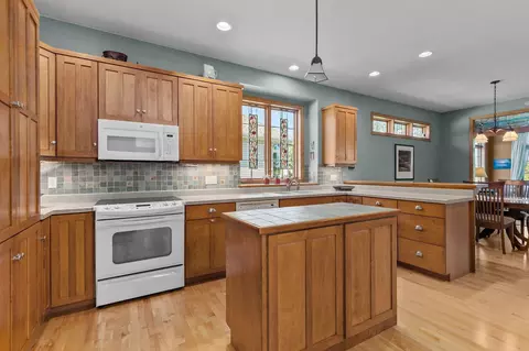 Kitchen - 924 E Pondview Ct, Appleton, WI 54913 photo 2 of 4