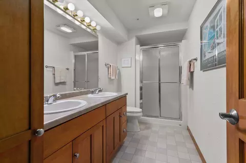 Bath - 924 E Pondview Ct, Appleton, WI 54913 photo 4 of 4