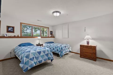 Bedroom - 924 E Pondview Ct, Appleton, WI 54913 photo 5 of 6