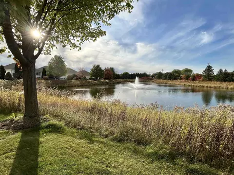View/Area - 924 E Pondview Ct, Appleton, WI 54913 photo 1 of 3