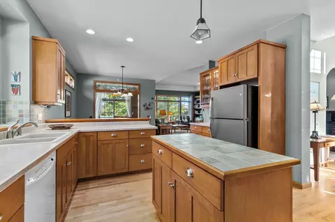 Kitchen - 924 E Pondview Ct, Appleton, WI 54913 photo 3 of 4
