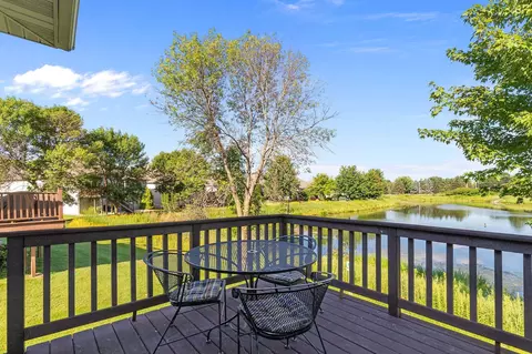 Exterior - 924 E Pondview Ct, Appleton, WI 54913 photo 4 of 6