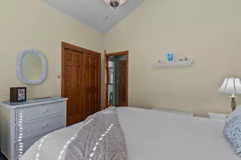 Bedroom - 924 E Pondview Ct, Appleton, WI 54913 photo 4 of 6