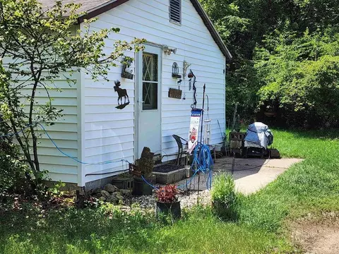 e806 Mynard Road, Waupaca, WI 54981