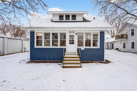 910 Algoma St, New London, WI 54961