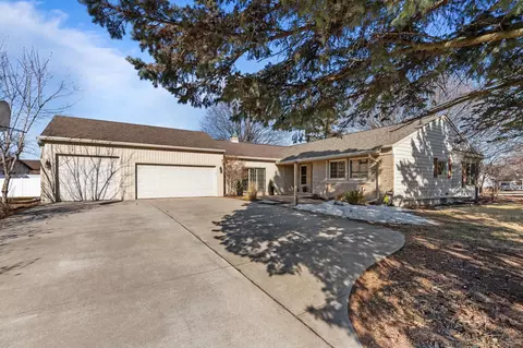 1101 Park Village Dr, Neenah, WI 54956