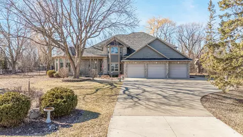 1051 S Oakwood Rd, Oshkosh, WI 54904