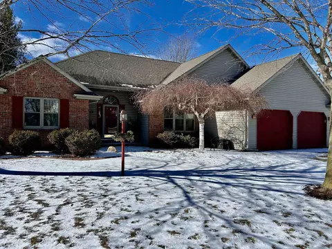 2169 Kensington Dr, Green Bay, WI 54311