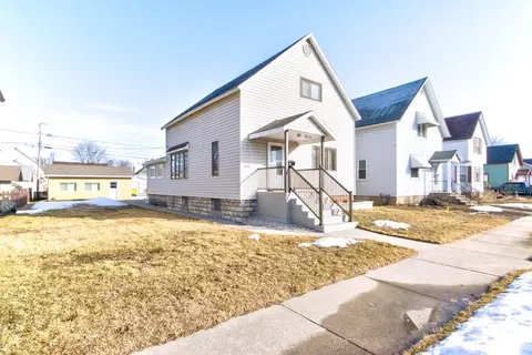 1166 Daggett St, Marinette, WI 54143