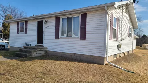 2427 Memorial Dr, Green Bay, WI 54303