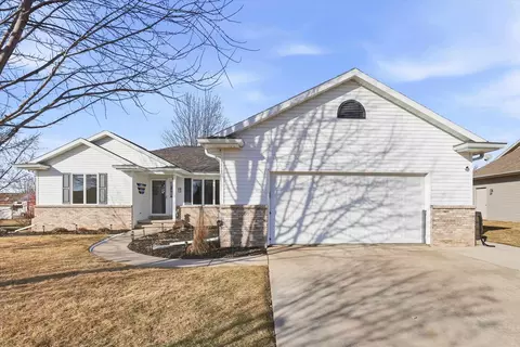 2060 Meadowview St, Kaukauna, WI 54130