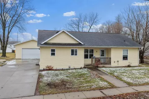 867 Plank Rd, Menasha, WI 54952