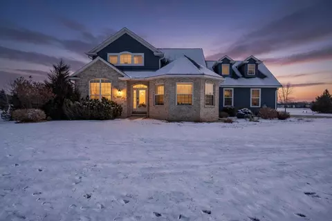 4694 Indian Bend Rd, Oshkosh, WI 54904